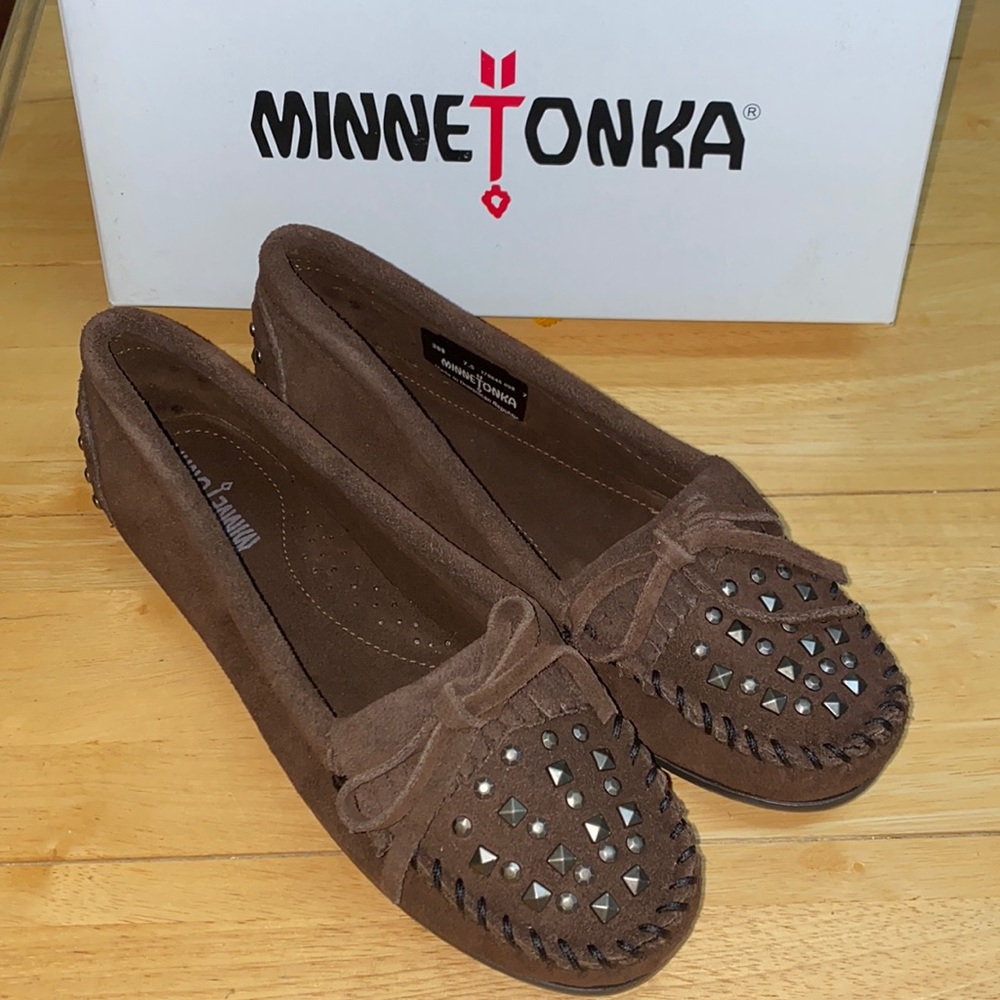 AUTH NIB Minnetonka Double Stud Chocolate Moccasin 368